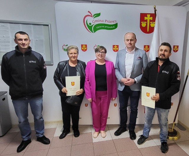 Podpisanie umów w sprawie dofinansowania dla straży w gminie Pniewy.