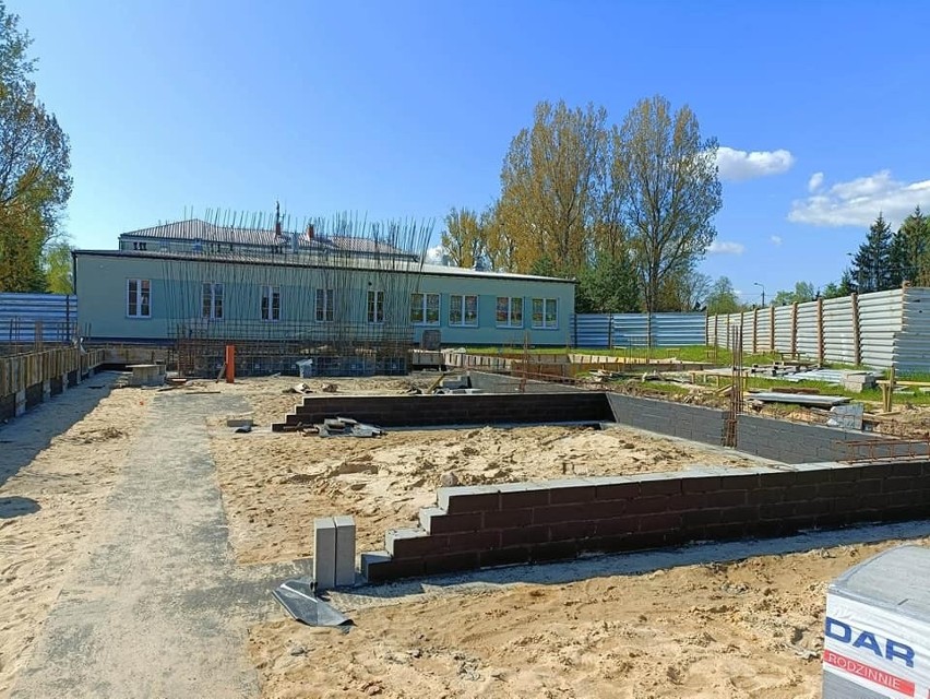Ruszyły prace przy rozbudowie Publicznej Szkoły Podstawowej w Lesznowoli pod Grójcem. Będą nowe sale lekcyjne i sala gimnatyczna