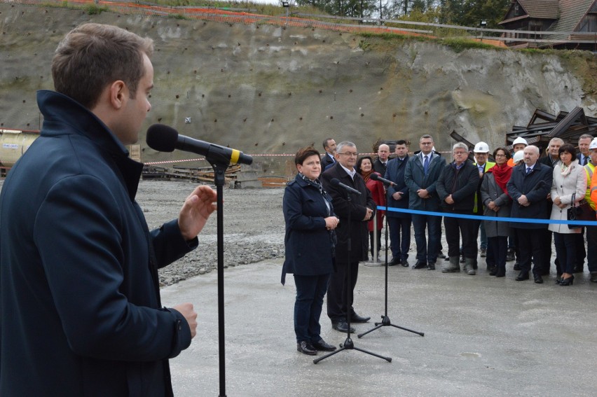 Premier i minister na placu budowy nowej zakopianki. Od teraz tunel jest drążony z dwóch stron