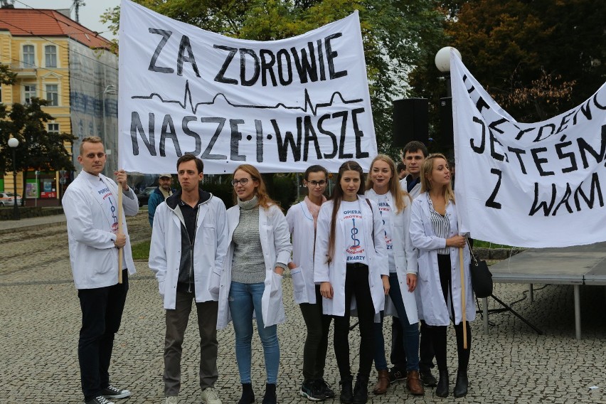 Szczecin poparł głodówkę młodych lekarzy [WIDEO]