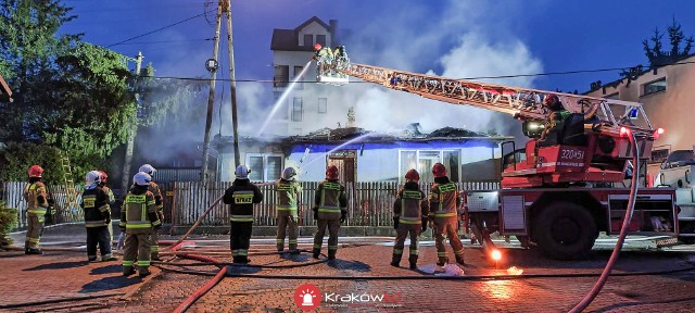 Pożar domu w Skawinie wybuchł w święta wielkanocne. Rodzina straciła dobytek