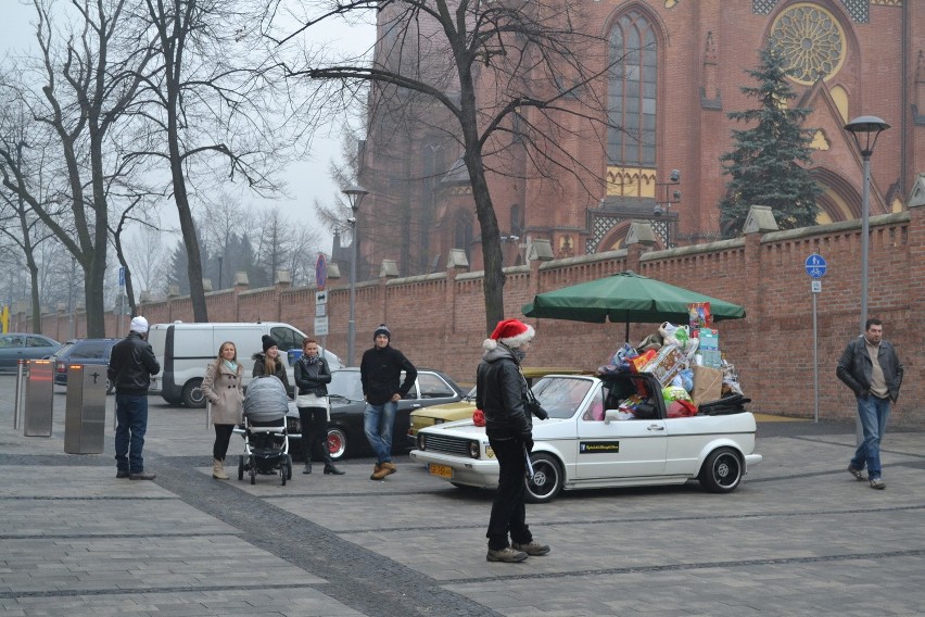 Zlot starych samochodów w Rybniku na pomoc dzieciom [ZDJĘCIA]