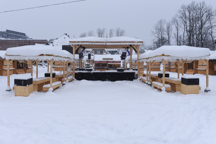 Zakopane: "Śnieżne Targi" miały ruszyć przed świętami. Zaliczyły... miesiąc opóźnienia [ZDJĘCIA]