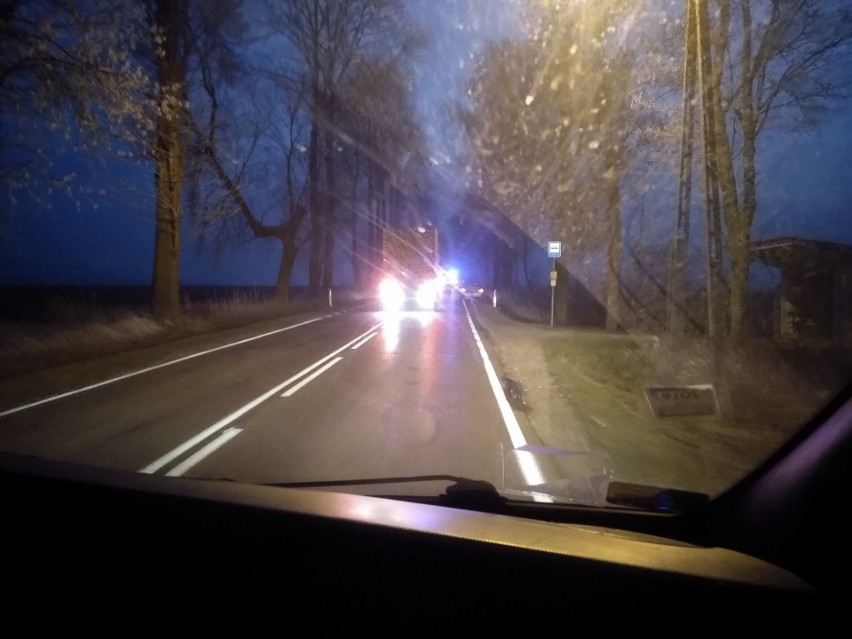 Nowoberezowo. Śmiertelny wypadek na DW 689. Kierowca toyoty potrącił kobietę idącą po jezdni 