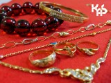 Biżuteria ze złota, srebra i bursztynów na licytacji w Sosnowcu. Sprawdź, co tym razem oferuje skarbówka