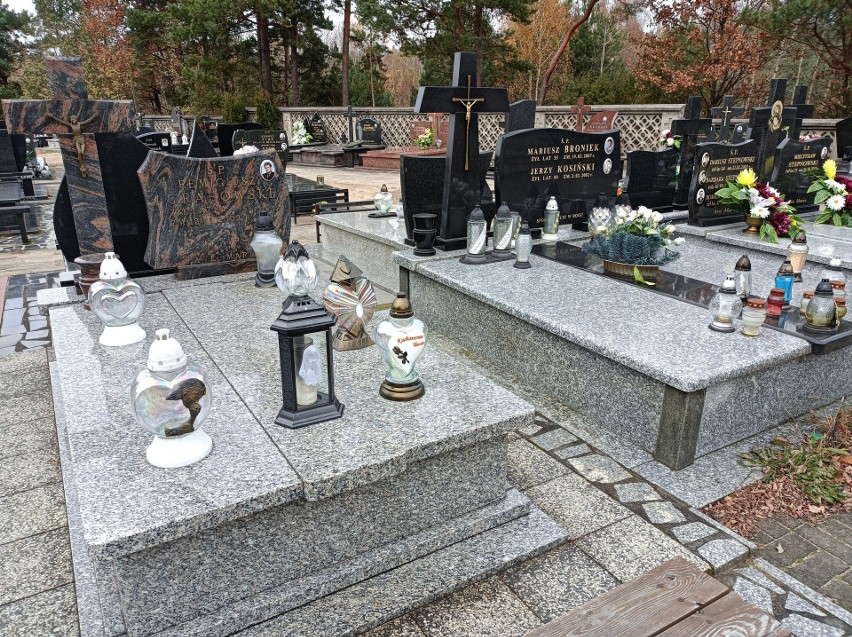 Cmentarz w Olszewie-Borkach tuż przed Dniem Wszystkich Świętych. Zdjęcia nekropolii