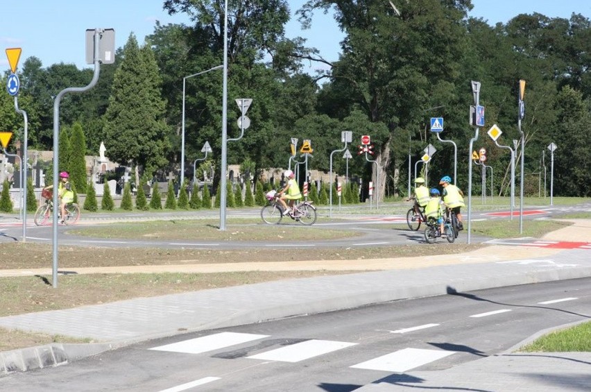 Otwarcie nowej inwestycji w Nowym Mieście nad Pilicą. Powstało miasteczko drogowe. Zobacz zdjęcia 