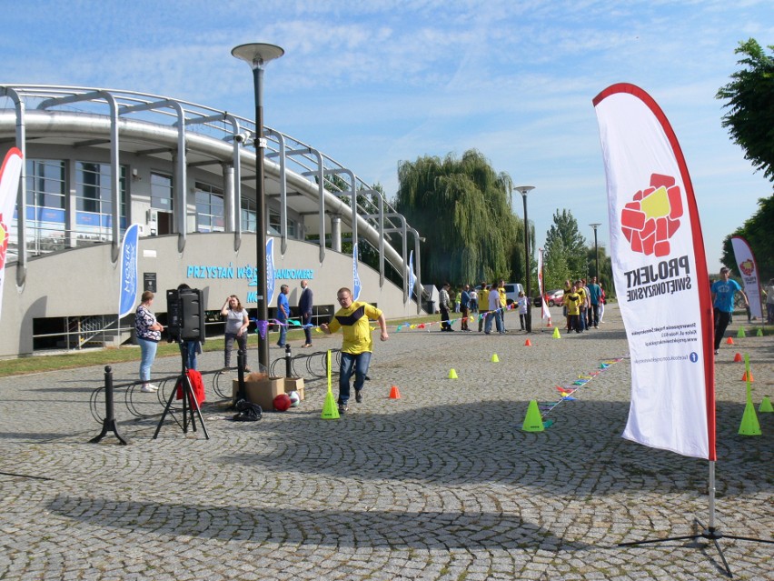 II edycja Festiwalu Aktywności Fizycznej na sandomierskim Bulwarze Piłsudskiego. Medale zawodnikom wręczał Bogdan Wenta (ZDJĘCIA)