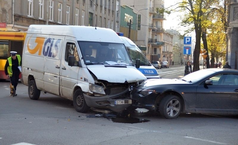 Wypadek na Gdańskiej. Bmw zderzyło się z mercedesem