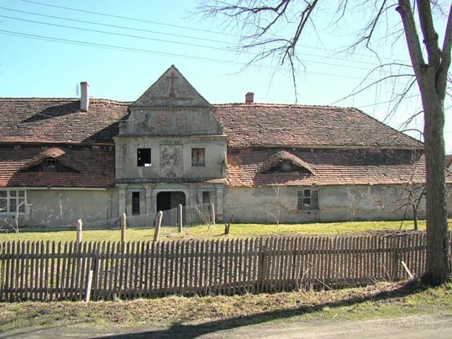XVIII-wieczny szpital w Broniszowie to oprócz zawalonej wieży w Otyniu, jedyny zabytek z pow. nowosolskiego, który dostał ministerialne pieniądze na remont.