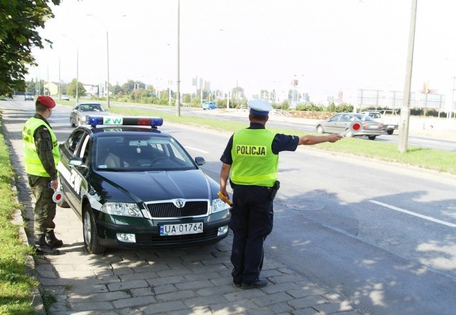 W czwartek policjanci i żandarmi kontrolowali kierowców między innymi na ulicy Grzecznarowskiego.