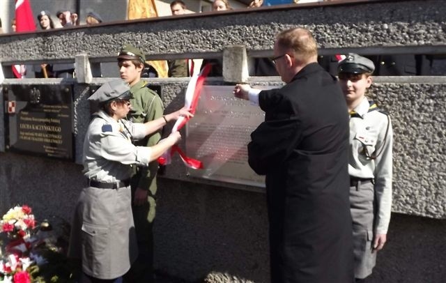 Uroczyste odsłonięcie tablicy upamiętniającej prezydent Ryszarda Kaczorowskiego.