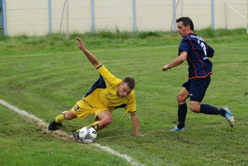 IV liga. Lubrzanka Kajetanów - Alit Ożarów 1:0