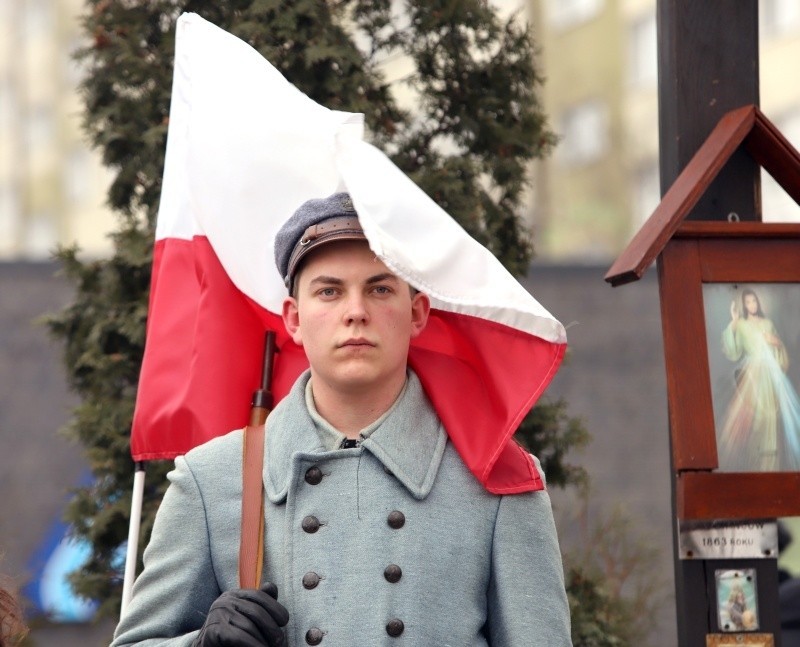 Uroczystości odbyły się także pod krzyżem przy ul....