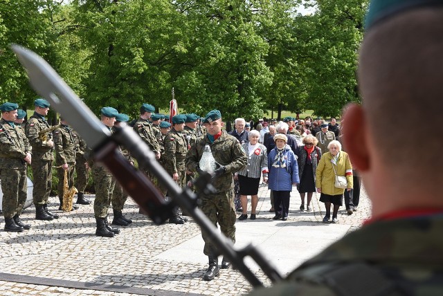 W Toruniu odbywają się dziś (8 maja 2019) obchody 74. rocznicy zakończenia II wojny światowej.