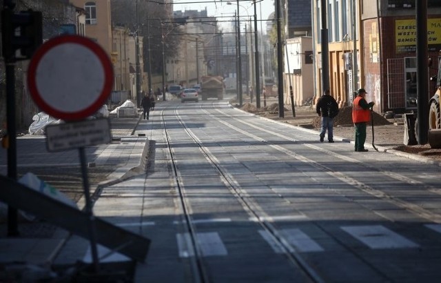 Nawierzchnia ul. Kopernika w całości pokryta jest betonem.