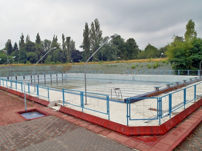 Remont pływalni Anilany. 50-metrowy basen zostanie otwarty w 2015 roku? [ZDJĘCIA]