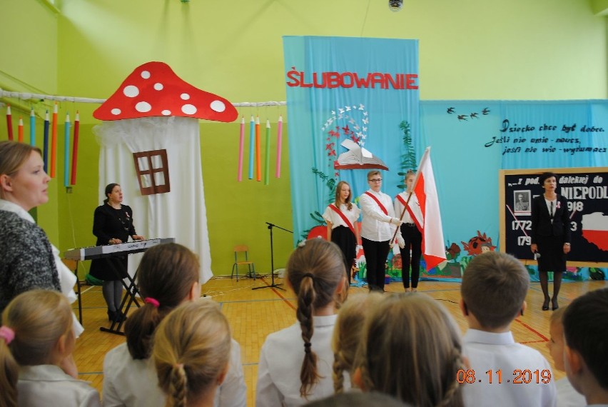 Szkoła Podstawowa w Fałkowie zaśpiewała w ramach akcji "Szkoła do Hymnu" [ZDJĘCIA]