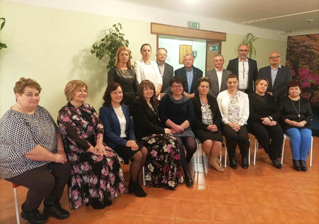 Pracownicy służb społecznych pracujący w placówkach na terenie powiatu tarnobrzeskiego spotkali się w Skopaniu z okazji Dnia Pracownika Socjalnego