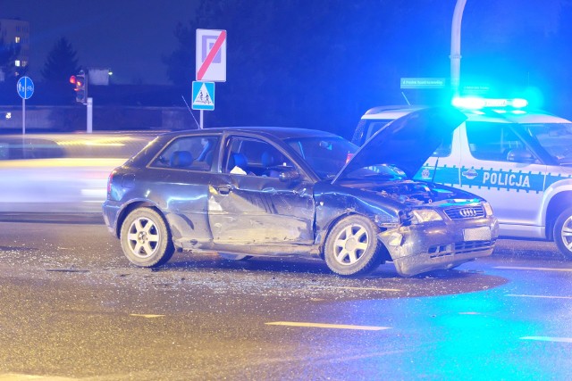 W środę, o godz. 17.53 podlascy strażacy otrzymali informację o wypadku na skrzyżowaniu ulic Kaczorowskiego z Waszyngtona w Białymstoku