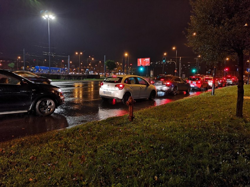 Kraków. Paraliż miasta. Protestujący w sprawie aborcji wyjechali na ulice [ZDJĘCIA]