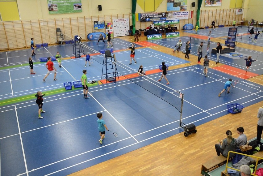 Wzruszające rozpoczęcie Pucharu Gór Świętokrzyskich w badmintonie w Suchedniowie. Już bez pomysłodawcy – Stefana Pawlukiewicza
