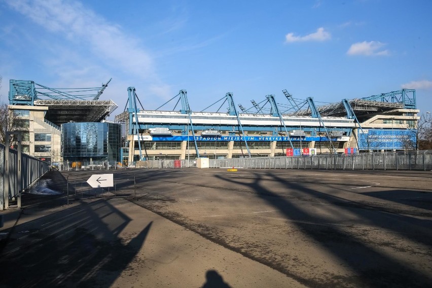 Kraków. Parkingi na 1200 aut przy Błoniach? Mają być konsultacje społeczne w sprawie przebudowy stadionu Wisły i jego otoczenia