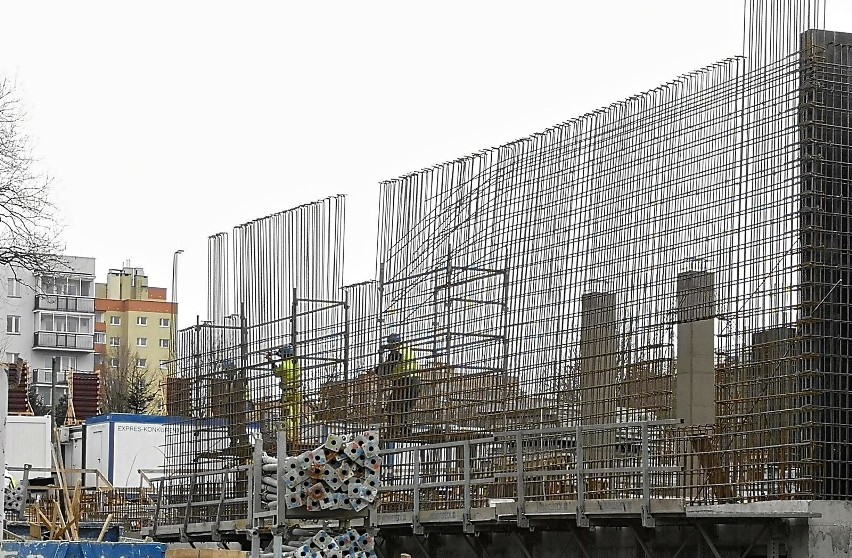 Kraków. Wyburzyli sklep Biedronki i budują kolejne bloki [ZDJĘCIA]