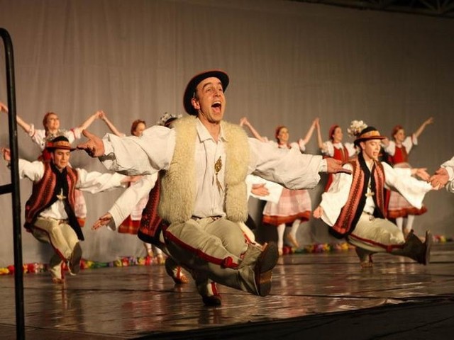 Póltora tysiąca mieszkanców Slupska i regionu podziwialo w środe wieczorem wystep Panstwowego Ludowego Zespolu Pieśni i Tanca Mazowsze.