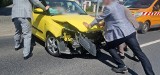 Zderzenie dwóch aut na ulicy Lechickiej w Koszalinie. Sprawca ukarany mandatem [ZDJĘCIA]