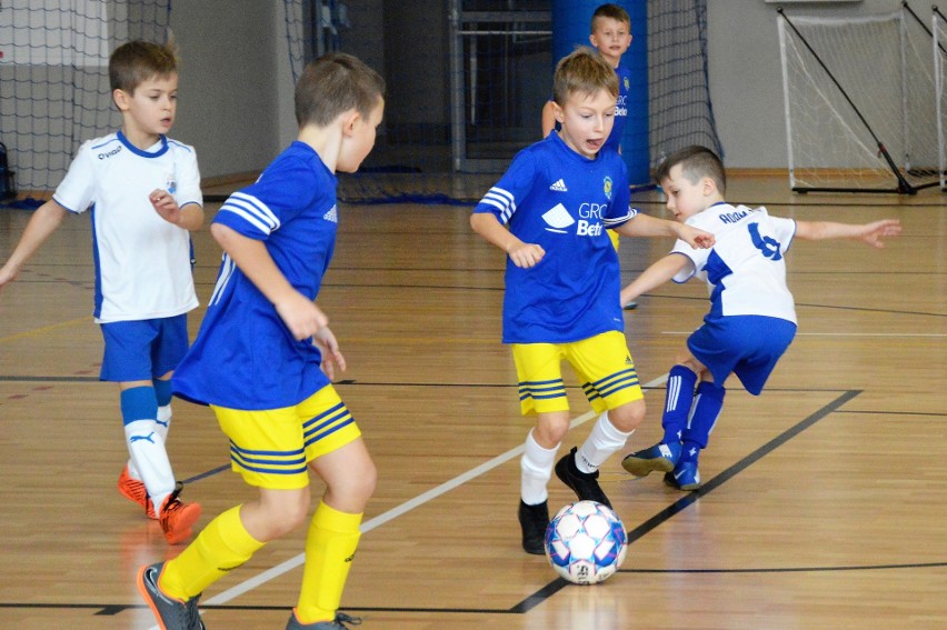 Piłka nożna. Wisła Kraków wygrywa halowy turniej Unia Cup żaków w Oświęcimiu