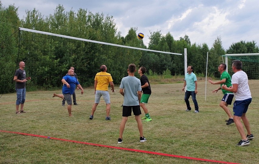 Gmina Brody. Radni lubią sport i propagują go osobiście na boisku