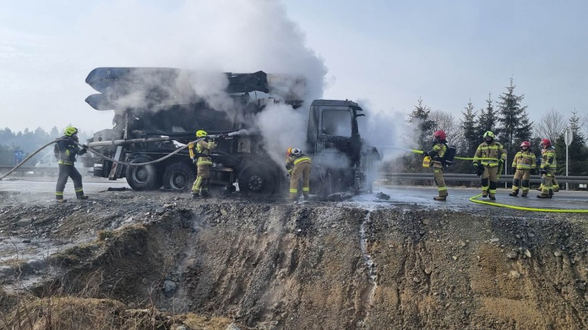 Na zakopiance w Nowym Targu doszło do pożaru ciężarówki