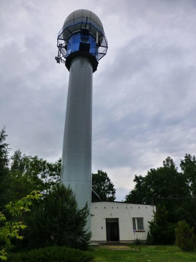 Tak wygląda radar w Legionowie. Podobny stanie na Górze św. Anny.