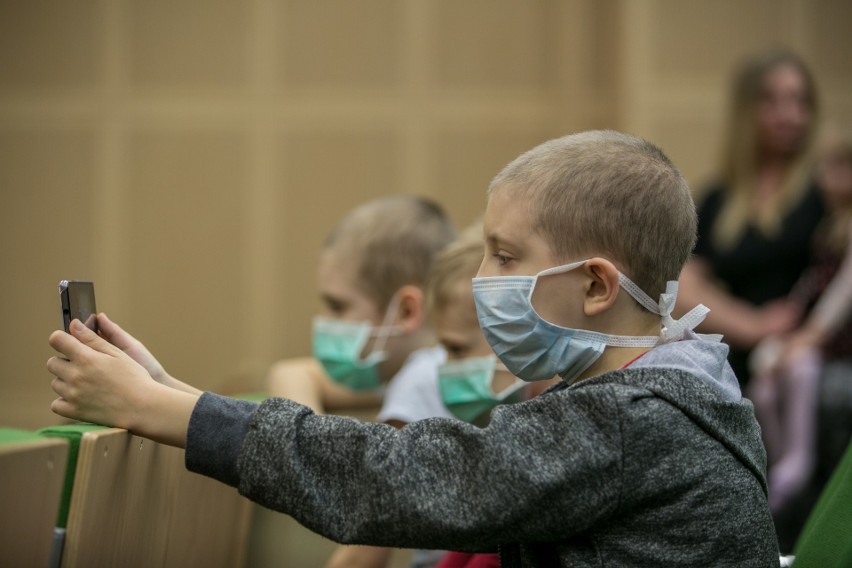Grzegorz Turnau zagrał koncert dla dzieci ze szpitala w Prokocimiu