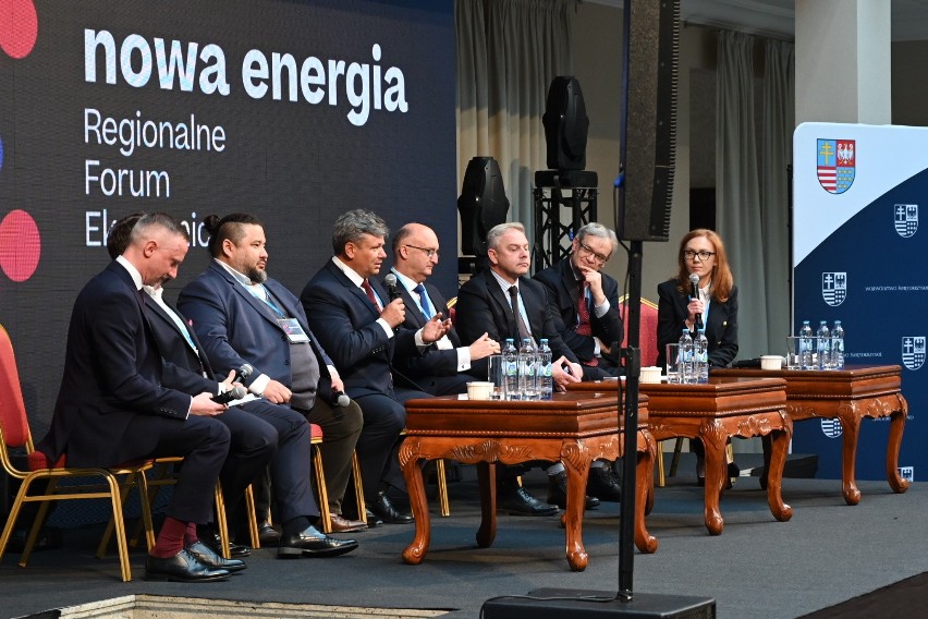 Żywa dyskusja i innowacyjne pomysły na Regionalnym Forum Ekonomicznym Nowa Energia w Kielcach. Zobacz zdjęcia