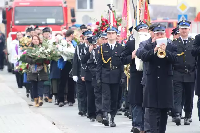 Uroczystości pogrzebowe Komendanta Włodzimierza Rzeczkowskiego. Na kolejnych slajdach zdjęcia w uroczystości