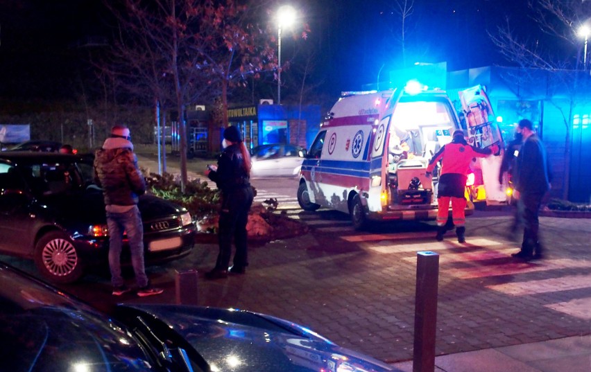 Nowy Sącz. Pech pieszej i pech kierowcy na parkingu galerii handlowej Gołąbkowice