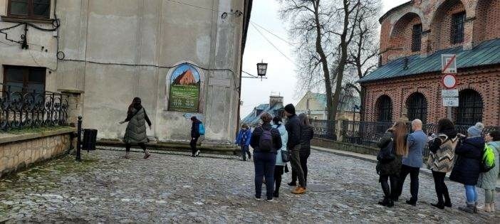 W Sandomierzu trwają zdjęcia do serialu „Ojciec Mateusz”. W czwartek na planie byli nagrodzeni uczniowie. Zobacz zdjęcia 