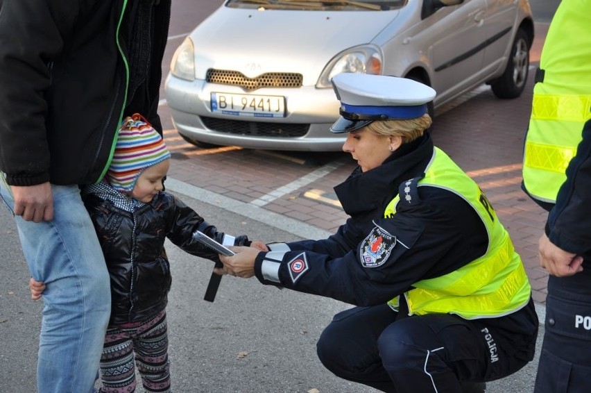 Akcja Znicz 2015. Policja kontroluje pieszych i kierowców (zdjęcia)