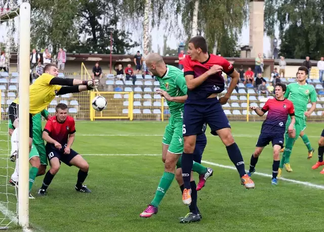 W meczu 9. kolejki IV ligi, Gryf Słupsk pokonał GKS Kolbudy 3:1 (0:1).