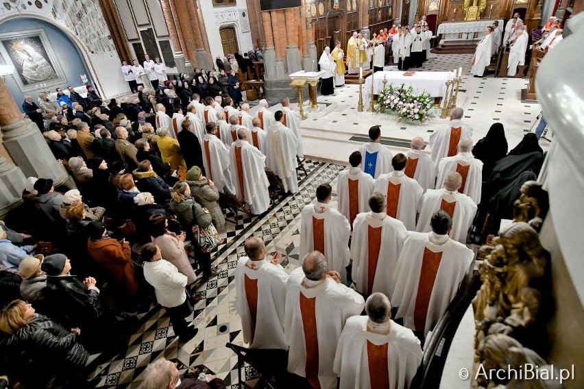 Uroczystość Matki Bożej Miłosierdzia - Patronki Archidiecezji. Tłumy wiernych na mszy w archikatedrze białostockiej (zdjęcia)