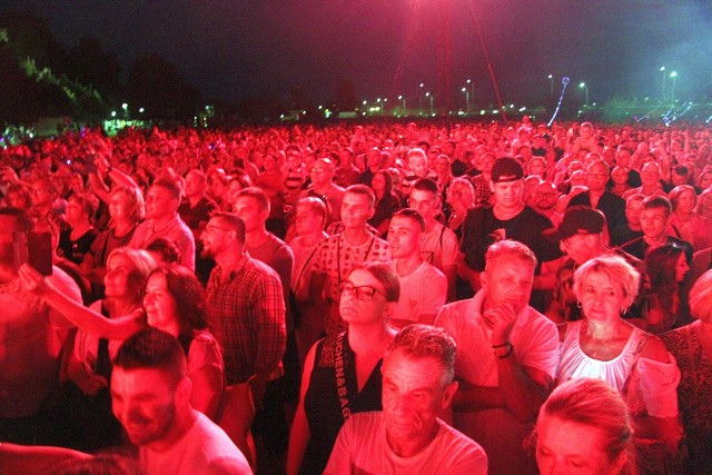 Na niedzielnych koncertach w Sandomierzu bawiło się mnóstwo ludzi, zobacz zdjęcia >>>