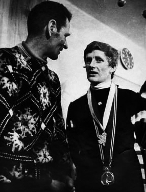 Wojciecha Fortunę (z prawej) witał w Zakopanem sam Stanisław Marusarz. Oprócz Marusarza było także kilkadziesiąt tysięcy ludzi