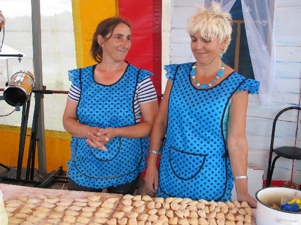 Alicja Bujda i Teresa Staniewska z Rożubowiec zwyciężyły w tegorocznym konkursie lepienia pierogów.