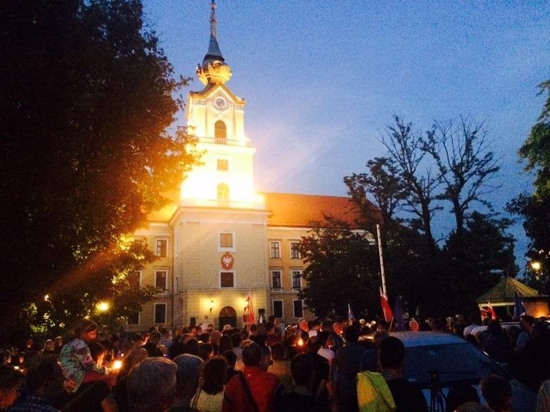 Kilkaset osób protestowało przed sądem w Rzeszowie
