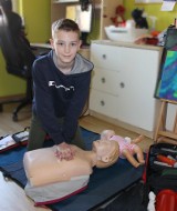 Pasją 11-letniego Oskara Kowalczyka jest pierwsza pomoc i resuscytacja. Chłopiec zdobył sam ogromną wiedzę