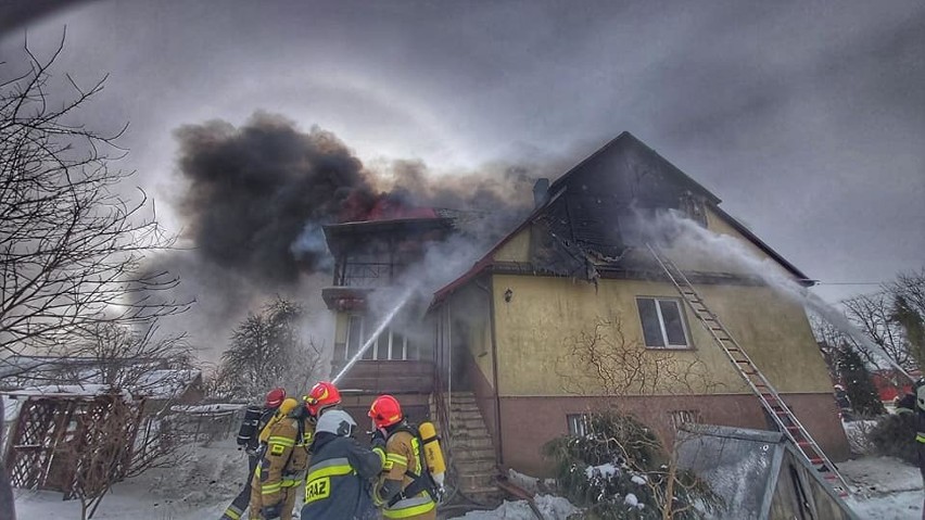 Pożar domu przy ul. Dolnej w Hajnówce. Kobieta została bez...