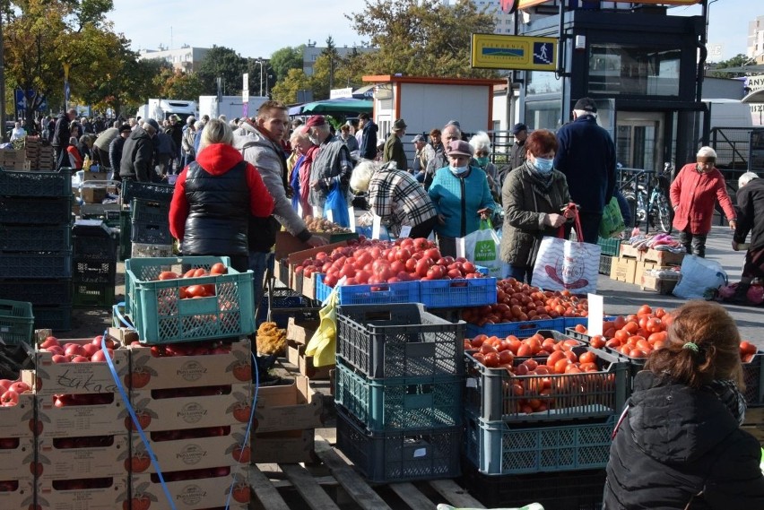 We wtorek 28 września hitem kieleckich bazarów były papryka...