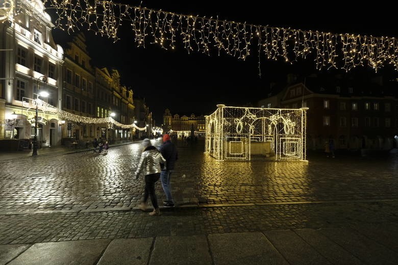 W Poznaniu można jeszcze poczuć magię świąt. Demontaż iluminacji świetlnych został wstrzymany ze względu na panujące warunki pogodowe 